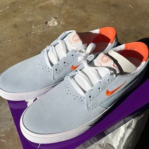 NWT- NIKE SB - Shane O’Neill baby blue men size 12